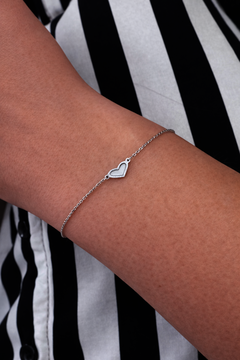 Bílé zlato náramek se srdíčkem s perletí 17+3cm